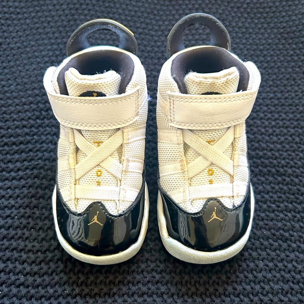 Toddler Air Jordan 11 Retro - White/Black/Light Blue, Size 5